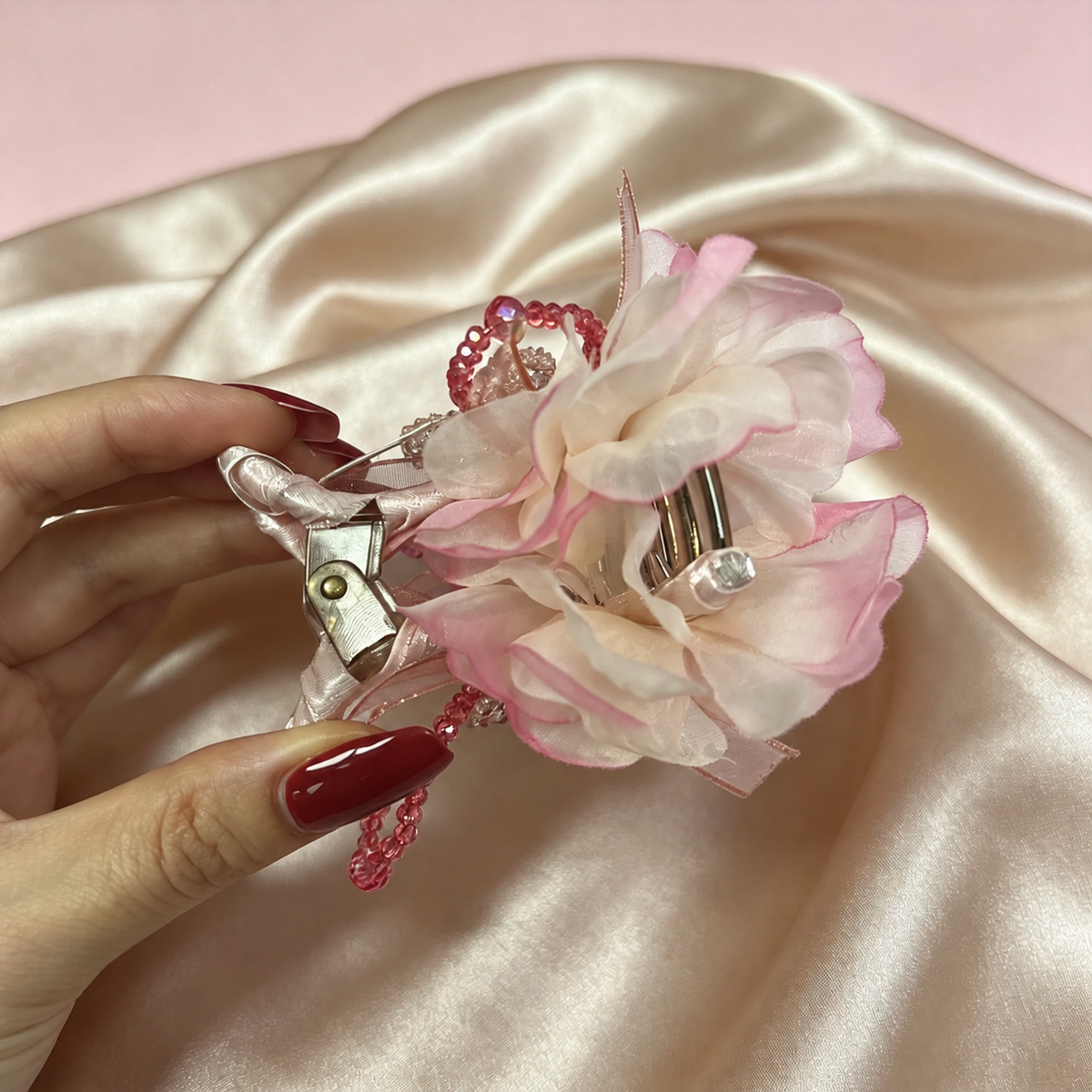 Handmade pink floral hair claw clip, detail view 1